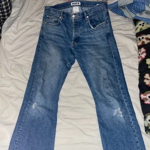 Jeans  - Jeans från hope, jag är 185 och dom passar mig perfekt. Köpta för 1500kr.