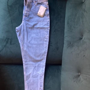 Mom jeans High waist - - 100% ny  - original pris 249kr
