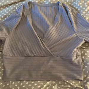 fin grå tröja från shein knappt använd.. köpt för typ 60spänn 