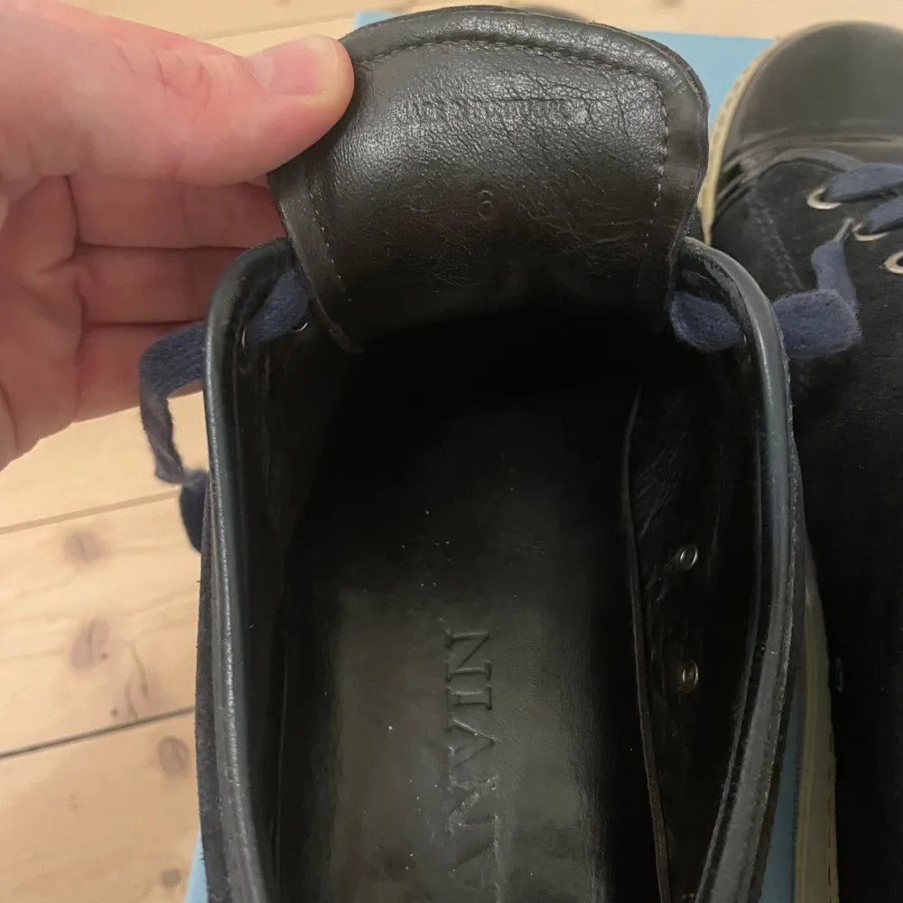 Mörkblå Lanvin skor i bra skick Storlek UK6/EU40 . Skor.