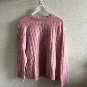 rosa stickad  - xs men är ganska stor 