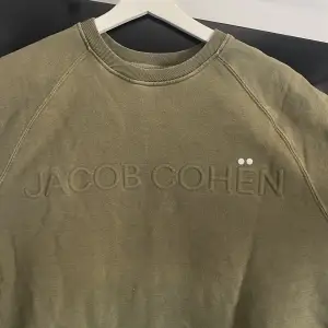Riktigt fet Jacob cohën tröja i bra skick. Kostar runt 4000kr nypris🤩 skriv för mer frågor eller bilder👌