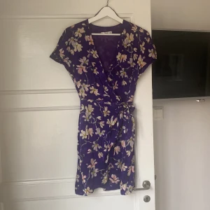 Sommarklänning - Klänning från Mango i fint skick.