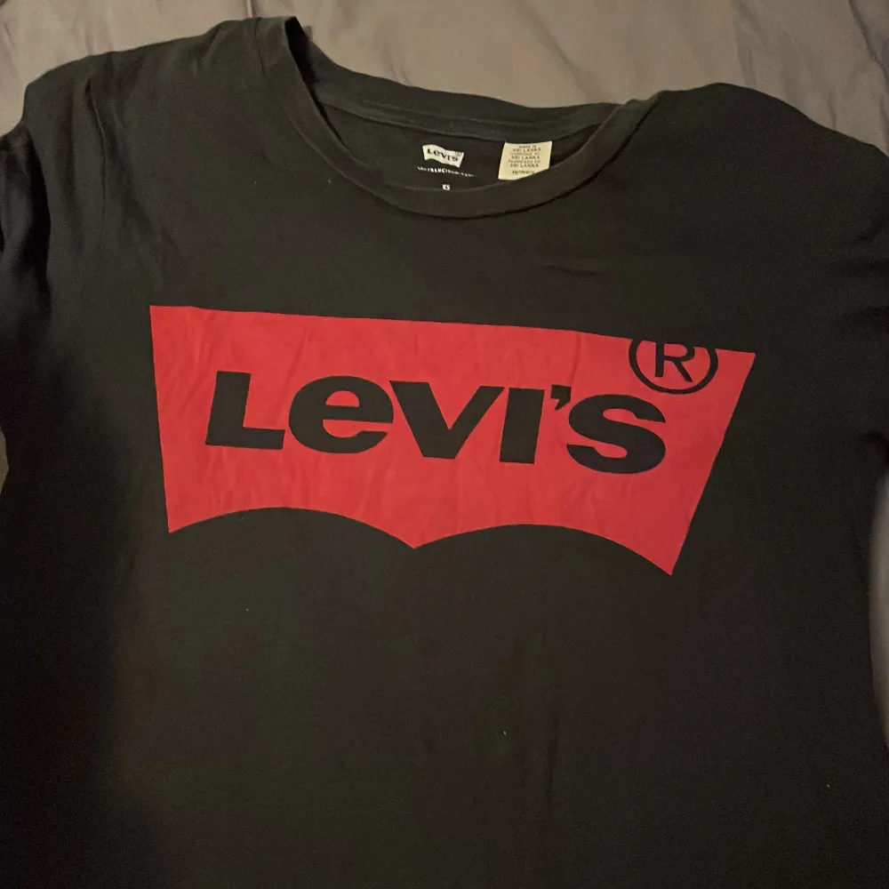 Fin Levis T-shirt. Storlek xs . T-shirts.