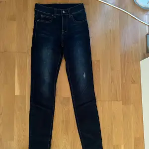 Högmidjade stretchiga jeans från dr denim storlek 25/30