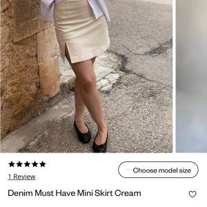 Storlek M , mini skirt with slit