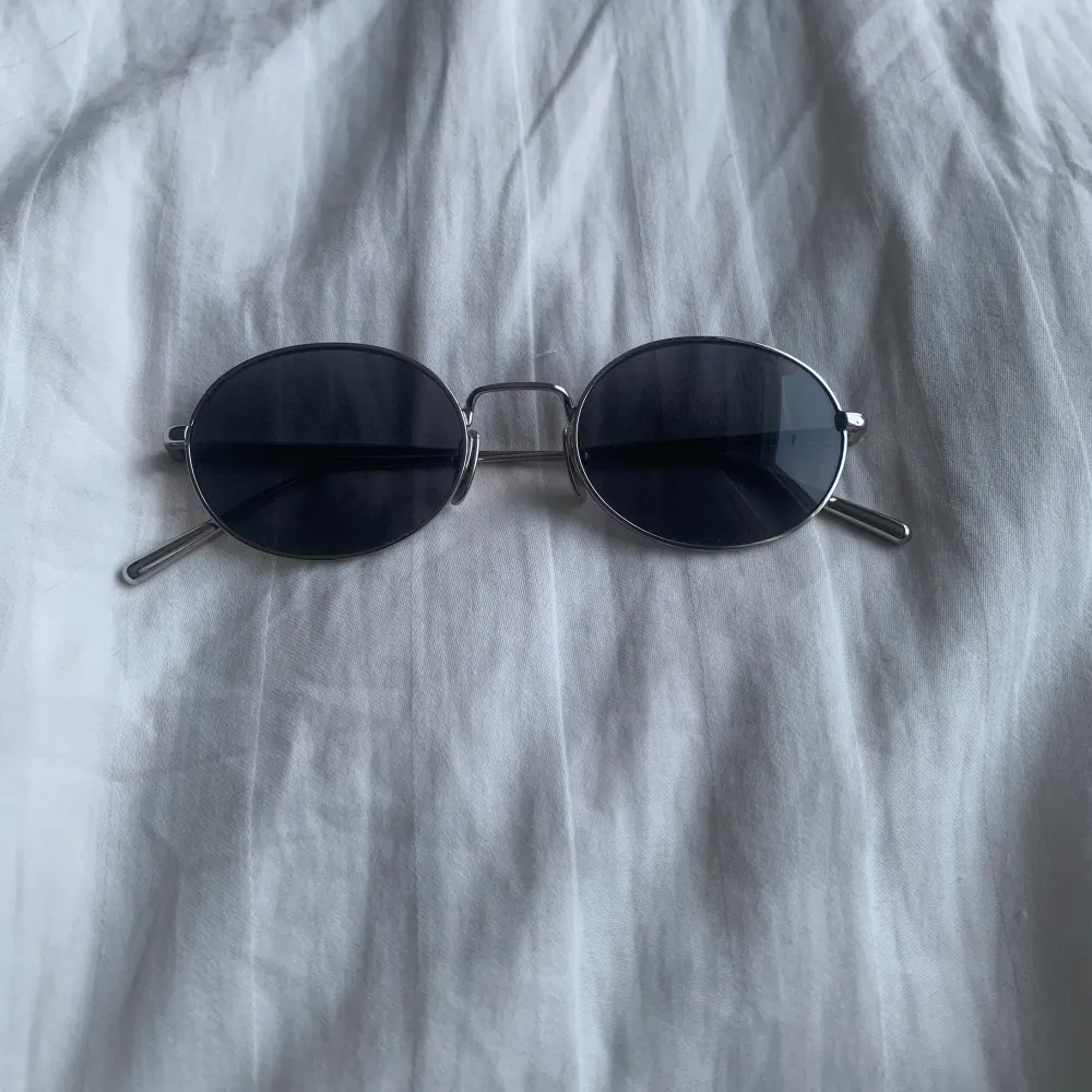 Solglasögon från Chimi, köpta förra sommaren och knappt använda. Köpta för 899kr. . Övrigt.