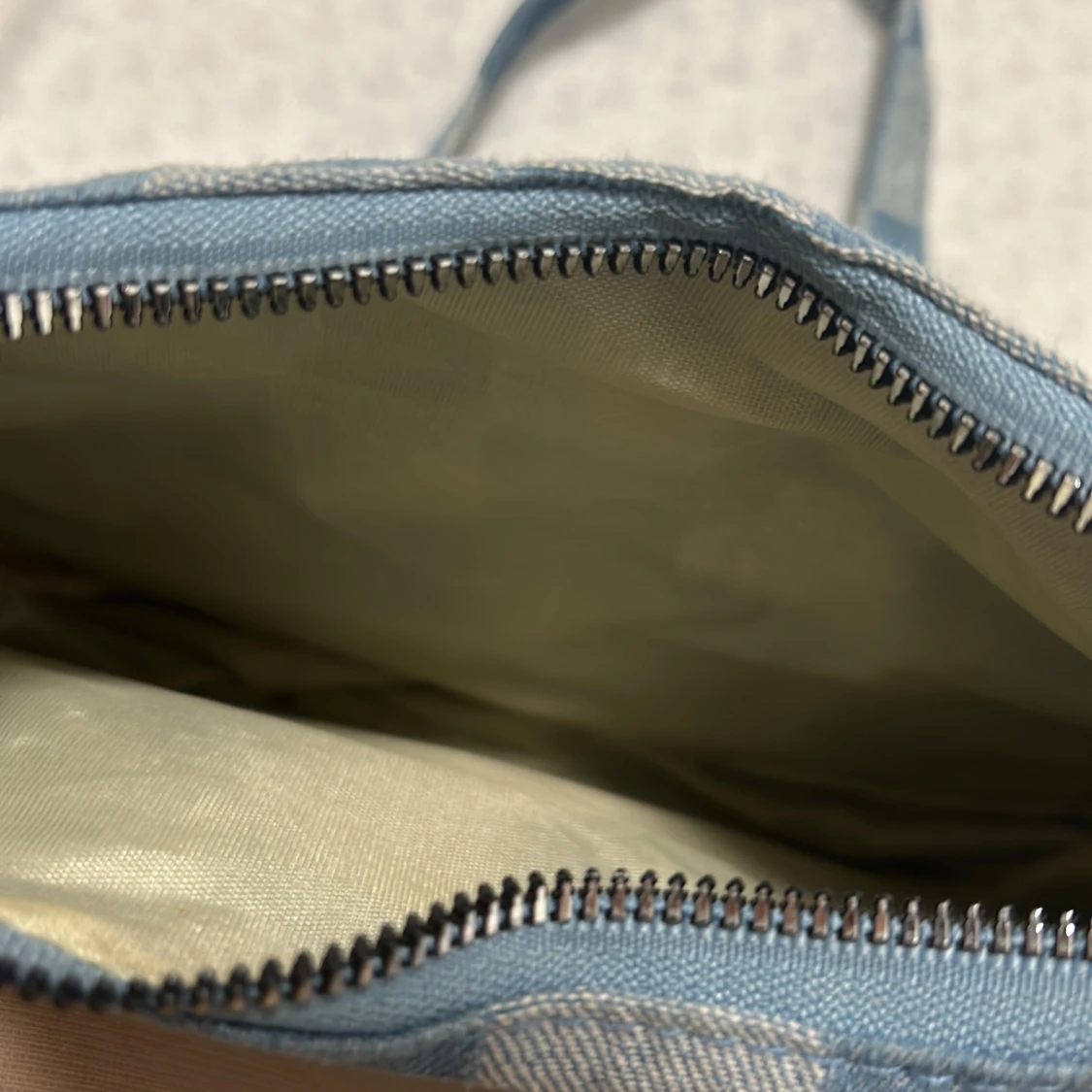 Liten blå väska  - 91