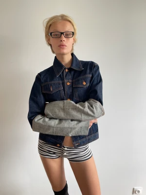 Jean paul Gaultier jacka  - Asnajs jpg jeans jacka. Fint skick  Fraktar från paris, köparen står för frakten 💕