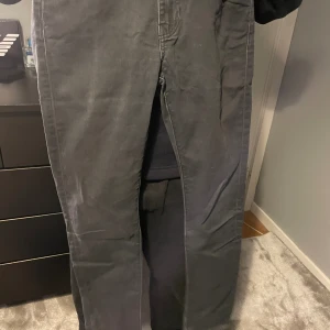 Svarta Jeans från levi’s - Säljer för dom kommer inte till användning