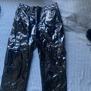 Cargopants  - Använda fåtal ggr Strl XS men passar mig som är S
