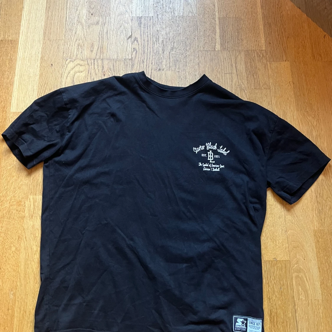 Svart t-shirt med tryck - 90