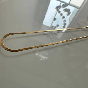 Snake chain halsband  - En tidlös unik och elegant halsband😻 används vid alla tillfällen. klassisk snake chain är fin att bära som den är, i layering, eller också med en eller flera berlocker. 