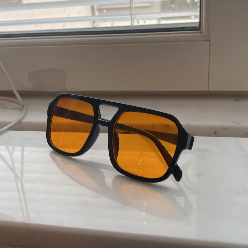 Hej! Säljer nu dessa snygga solglasögonen som är helt perfekta inför sommaren!. Övrigt.