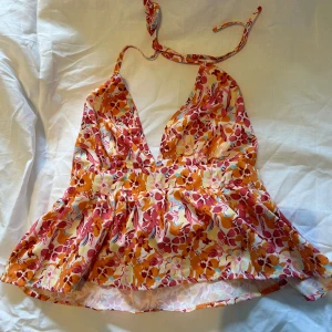 Halterneck topp med öppen rygg - Oanvänd 