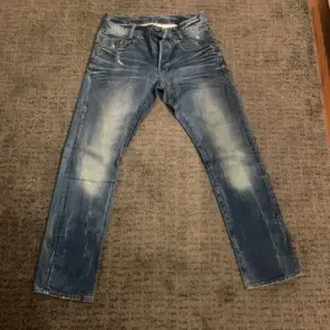 G star jeans med slitningar skick 9/10 Storlek 30/32