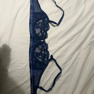 Lounge bh - Snygg lounge bh som köpte i för liten storlek. Den är inprinsip i nyskick, enbart använd en gång. Storleken är 65B 