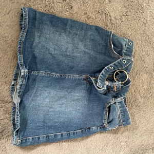 Jeans kjol, blå - Blå jeans kjol, andvänd några gonger