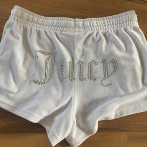 Vitt juicy shorts storlek S (Endast använd vid ett tillfälle) 🎀