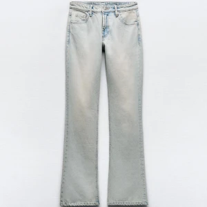 Zara jeans  - mid waist bootcut jeans ifrån zara, passar 36/38