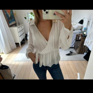 Zara Blus - Supersöt Zara blus jag köpte från Vinted i strl S/XS💖