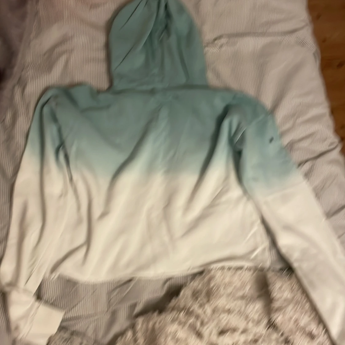 Grön och vit hoodie från XOXO friends - 90