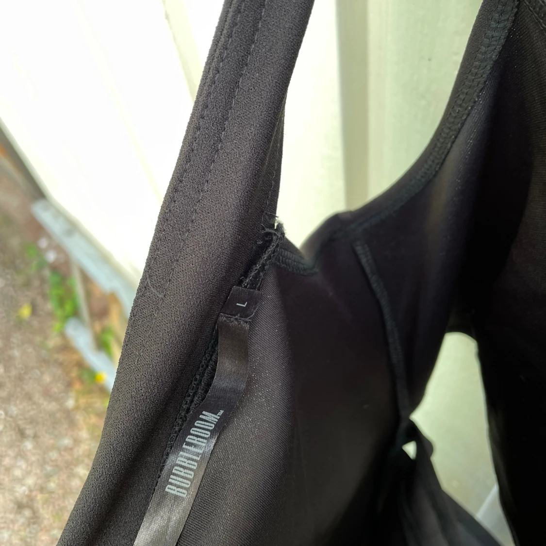 Klänning med öppning storlek L - 92