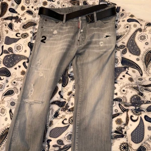 Äkta dsquared2 jeans - Helt nya bara testade storlek 48 dsq storlek Reser torsdag kväll så helst snabb affär innan det