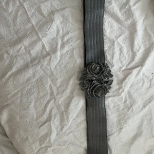 Bälte ros elastiskt stretch rockabilly retro vintage 50-tal 60-tal  - Inget att anmärka på.