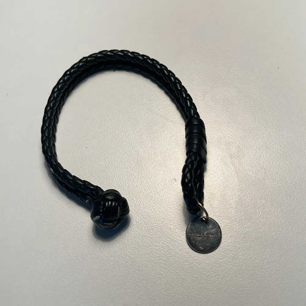 Klassiska Bottega Veneta armband i färgen grön och i bra skick!. Muu.