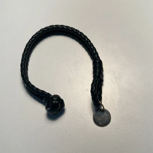 Bottega Veneta armband - Klassiska Bottega Veneta armband i färgen grön och i bra skick!