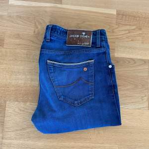 Ett par limited edition Jacob Cohen jeans i bra skick. Storleken är W32 och för fler bilder eller vid eventuella frågor kom privat. 