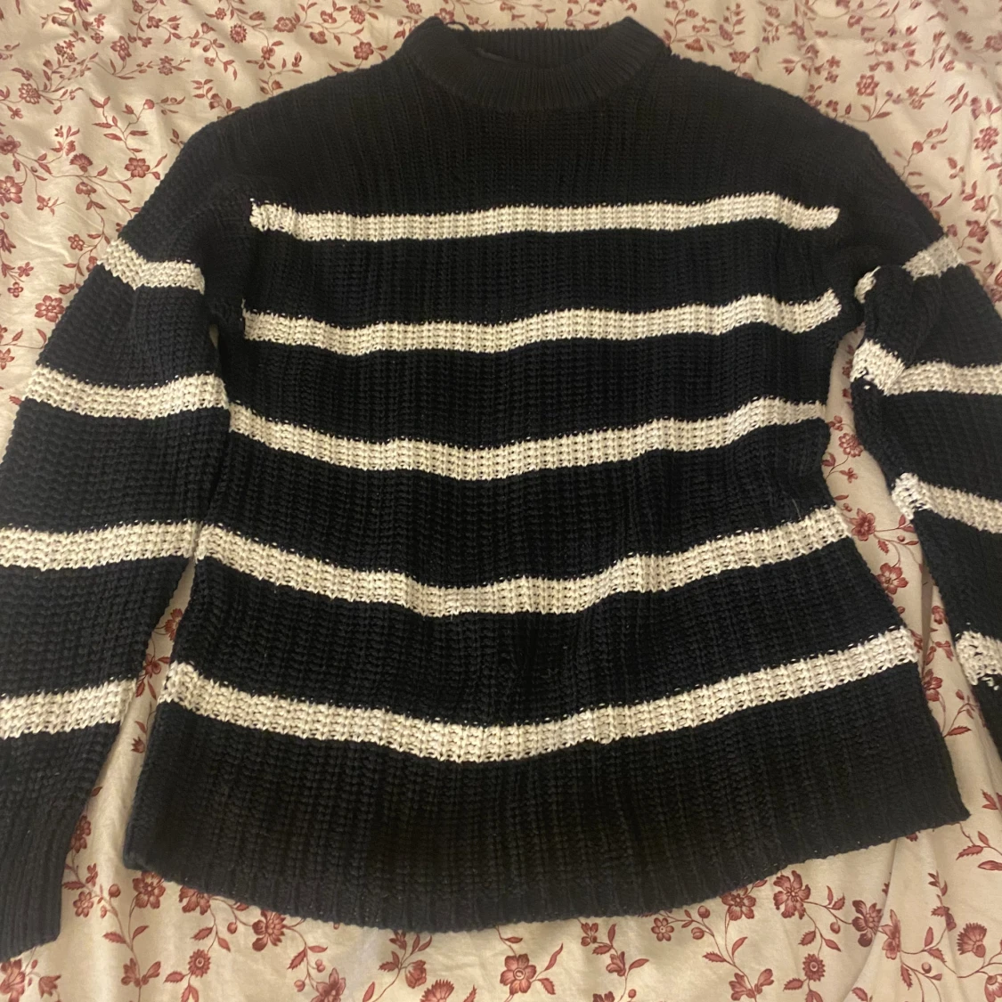 Randig stickad tröja