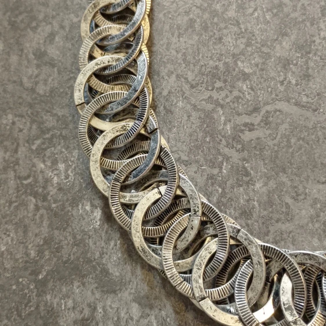 väldigt coolt,unikt halsband - 90