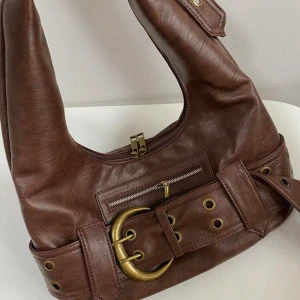 Brun väska - Aldrig använd!