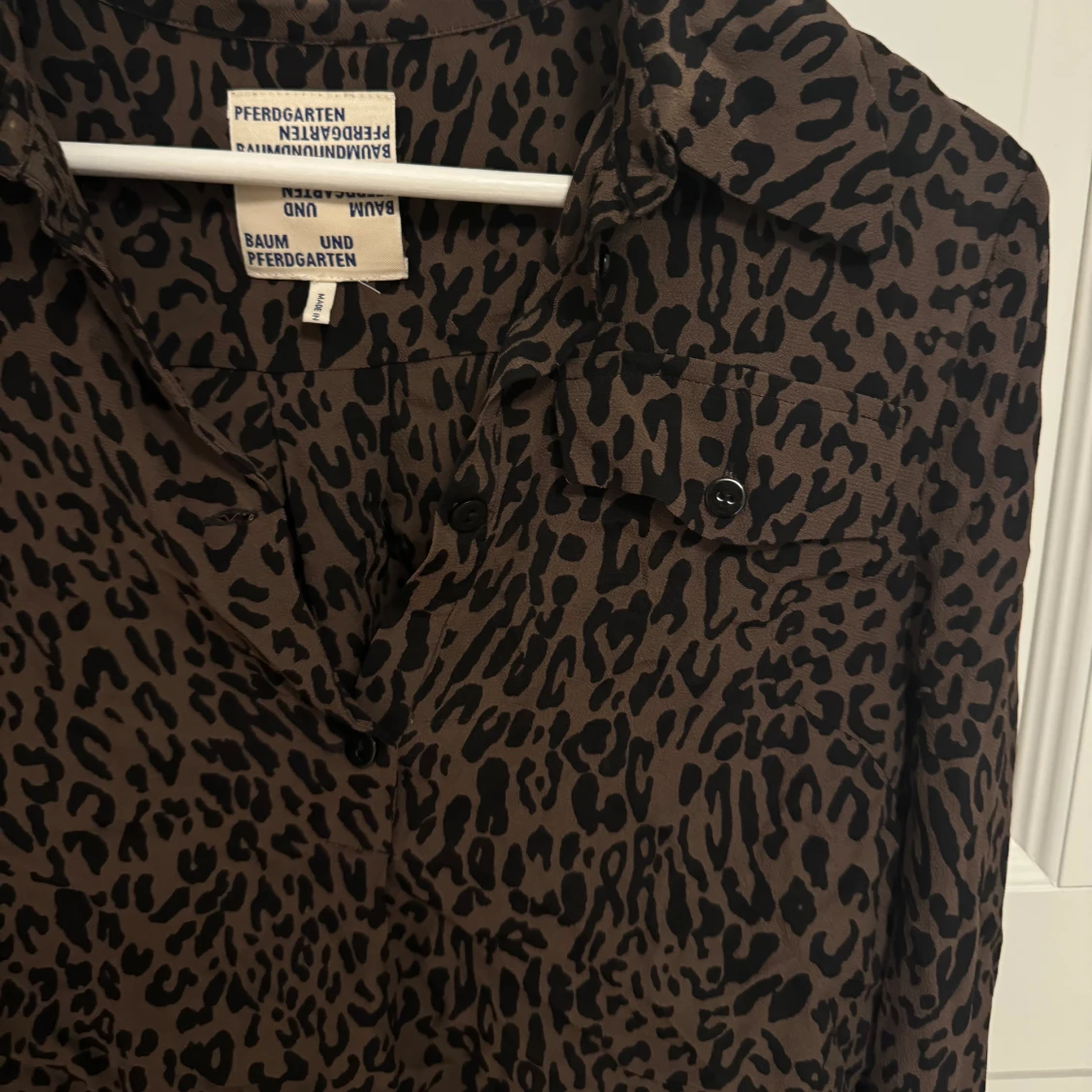 Leopard blus