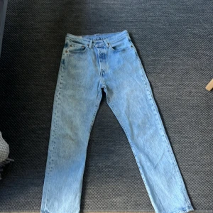 Levis 501 - Bra skick knappt använda 