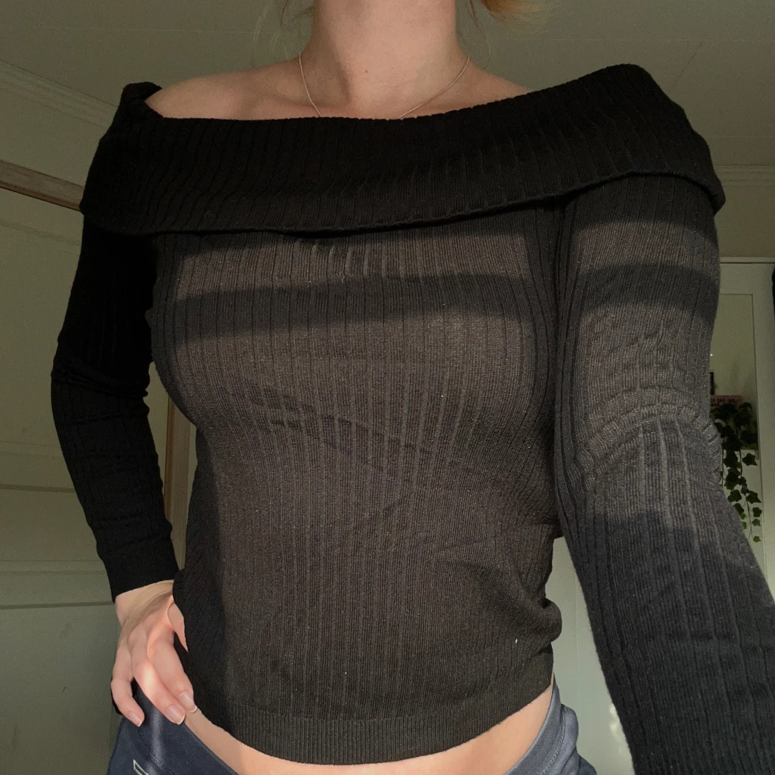 Off-shoulder tröja