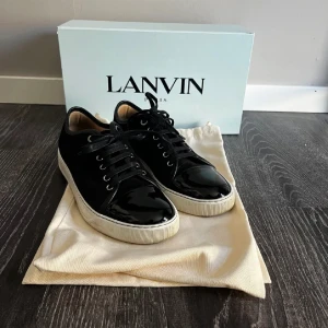 Lanvin  - Tja säljer nu dessa extrem snygga lanvin skor i storlek 43! Dustbag och box medföljer skick 9/10✅