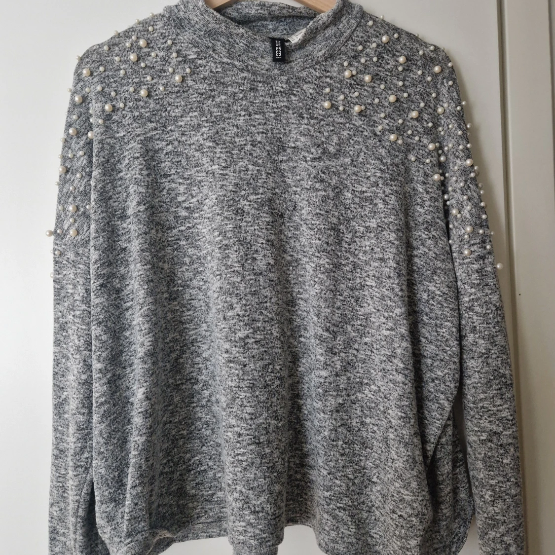 Tröja med pärlor