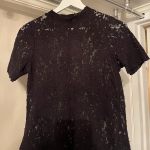 Festtopp - Supersnygg Festtopp i storlek s 