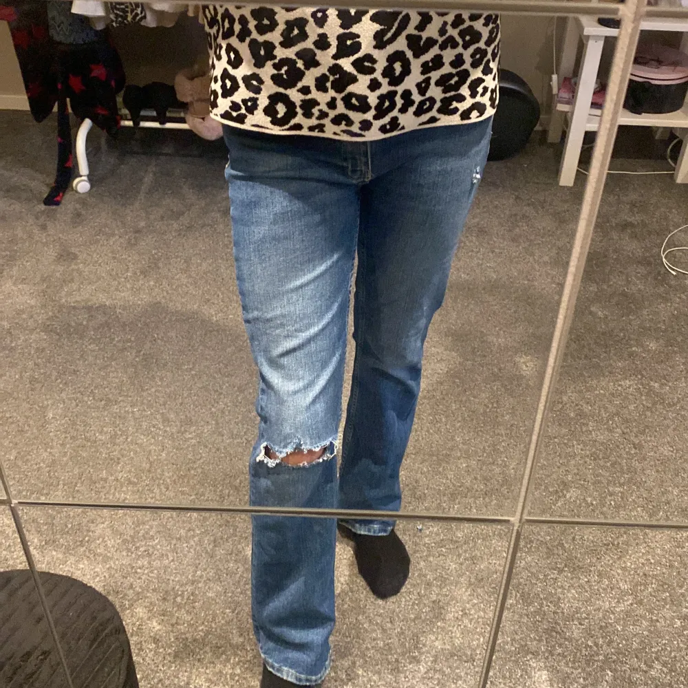 Jättesnygga jeans!! Tyvvär lite små på dig. . Jeans & Byxor.