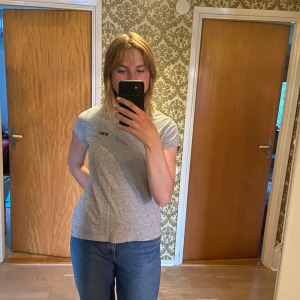 Nasa t-shirt - Basic ljusgrå nasa t-shirt som fungerar för alla aktiviteter🩶