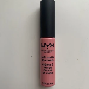 Matt NYX läppstift  - Matt Nyx läppstift som är inte oanvänd. Har öppnat den men har inte använt den. Pris kan diskuteras!
