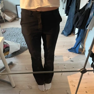 Kostymbyxor - Jättesnygga kostymbyxor från bikbok som tyvärr har blivit för små!💗💗
