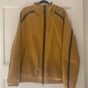 J.Lindeberg jacka - En av mina favorit jackor från J.Lindeberg, säljs för att den är för liten.