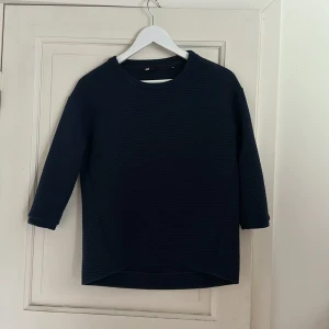 Marin blå trekvartstopp - Fin trekvartstopp i stl XS, knappt använd. Vid frågor kom privat❤️