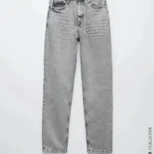 Jeansen är gråa och raka i benen. Säljer dem i storlek 36🩷