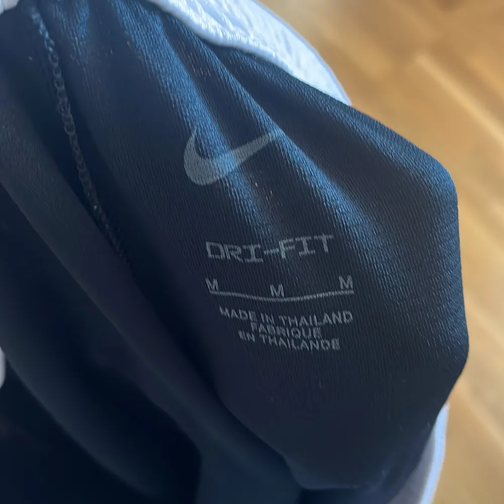 Ett par sköna Nike shorts i storlek M som är använda 1 gång(: ställ gärna frågor . Sport & träning.