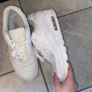 Nike air Max vit  - Vita använda 1 gång bra skick 